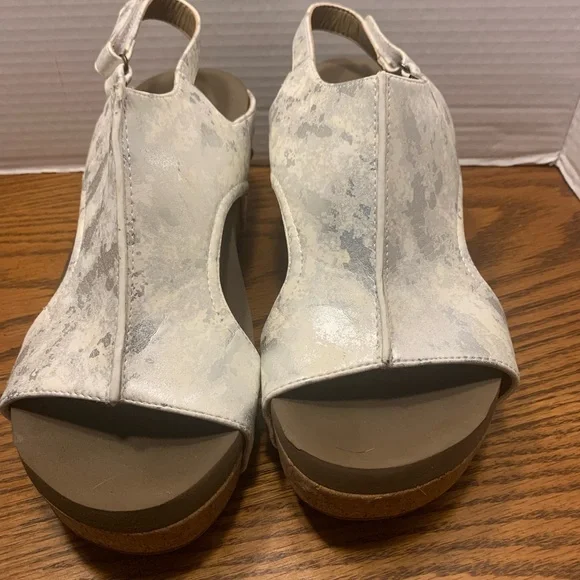 White and Silver boutique, by Corkys Wedge Sandals Size10 Comfortable cork wedge - Picture 2 of 10